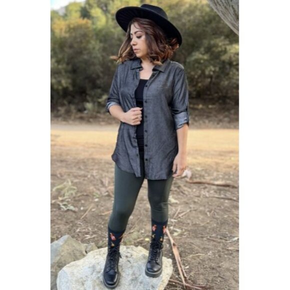 LuLaRoe Tops - NEW  LuLaRoe Valentina Chambray Collared Long Sleeve Button Top XL  Blue Rayon